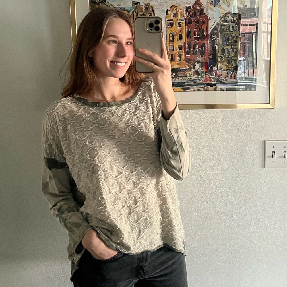 Oversized, boho long sleeved shirt textured, folded in the back, neutral color